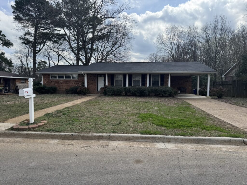 3 BR 1.5 BA Home Near University of North Alabama